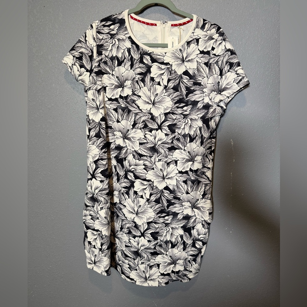 NWT Tommy Bahama Island Zone Aubrey Lani Kai Bay -‎ Large